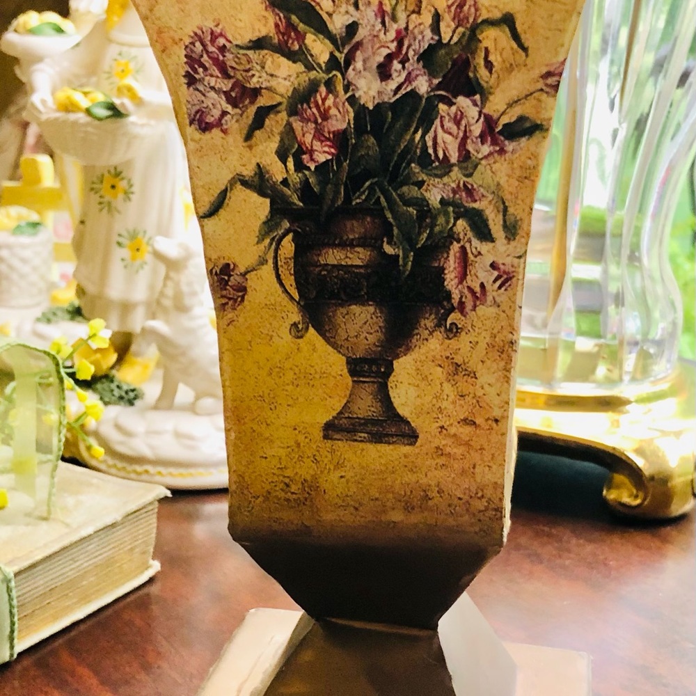 Beautiful Vase - Picture 2 of 5